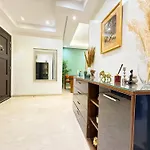 Architects Haven In Luxury 3Br - Near Train & Tramway