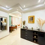Architects Haven In Luxury 3Br - Near Train & Tramway