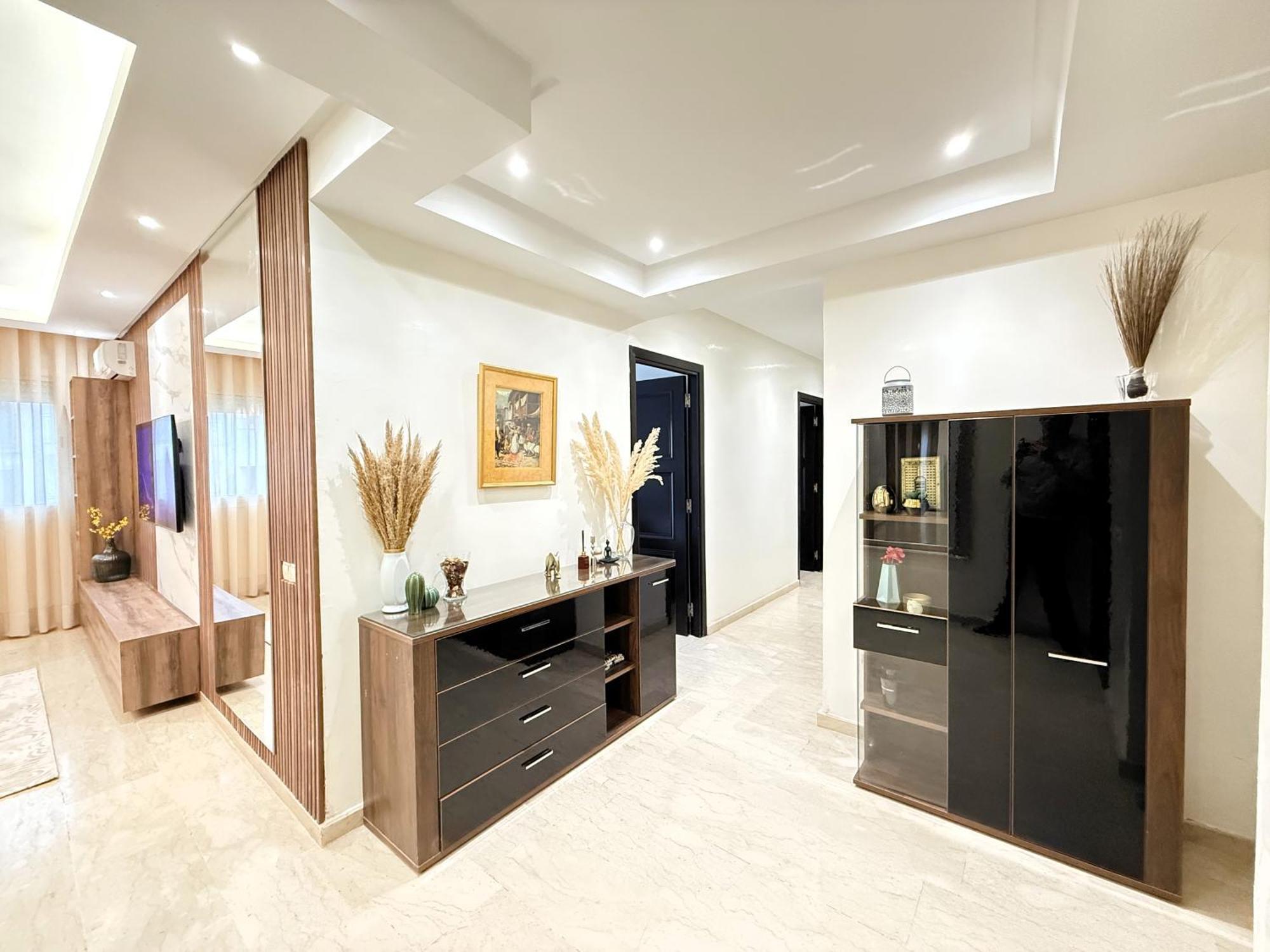Architects Haven In Luxury 3br - Near Train & Tramway Appartement